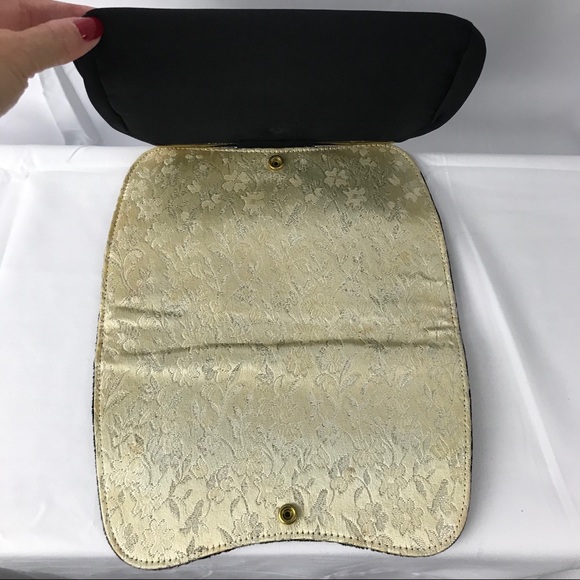1940's Vintage Black Velvet Clutch with Gold Brocade Lining - Timeless Elegance - Picture 6 of 8